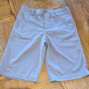 Under Armour Boys Light Gray Flat Front Shorts Size 16